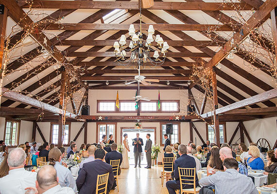 millenial-barn-wedding